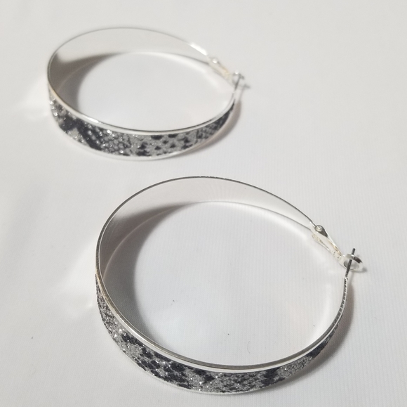 2 For 30 Metallic Leopard Earrings - Picture 2 of 4